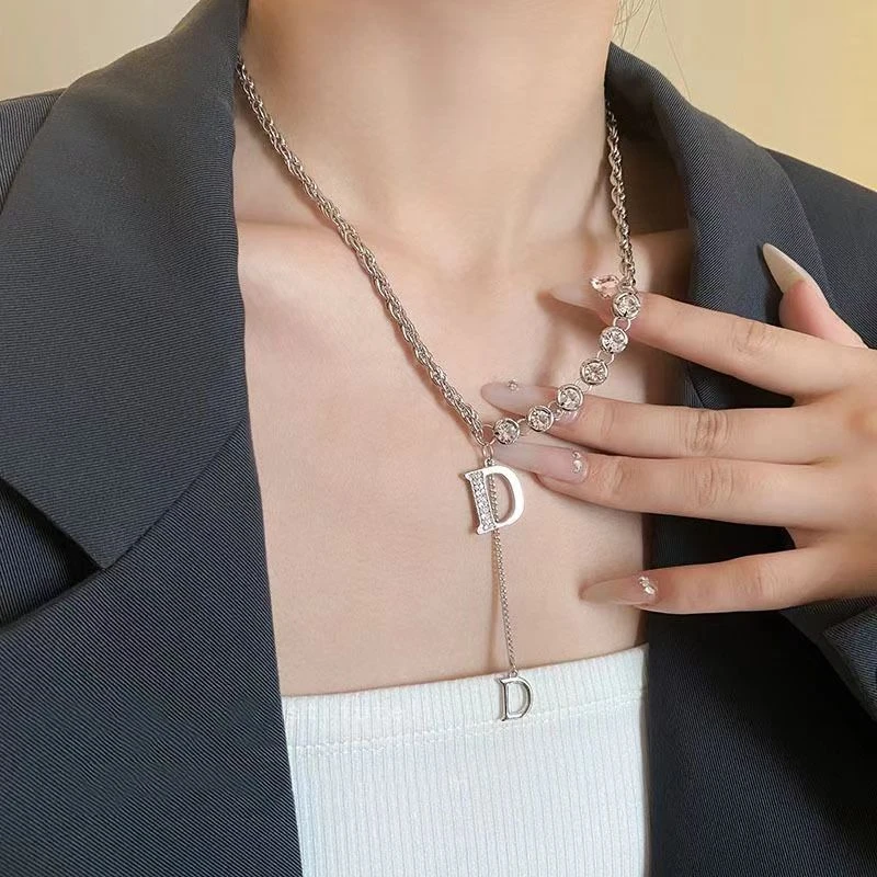 高级感D字母流苏毛衣链2025年新款潮秋冬项链轻奢