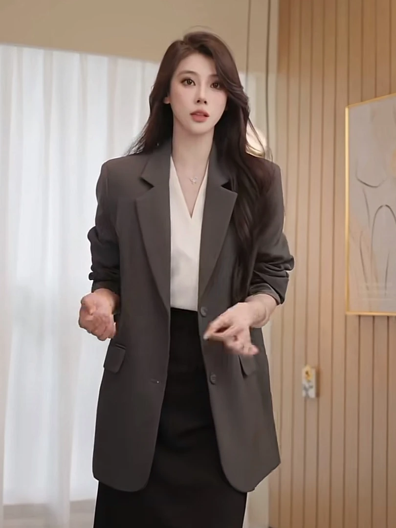 清冷高级感气质暮云灰后开叉设计感西装休闲轻职外套女2025春季