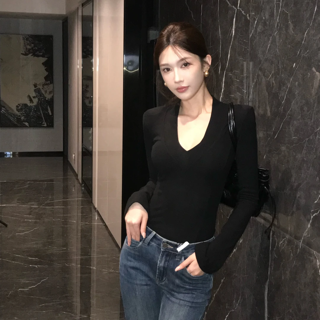 茵茵有米/纯欲气质V领正肩长袖上衣女早春新款修身显瘦内搭打底衫