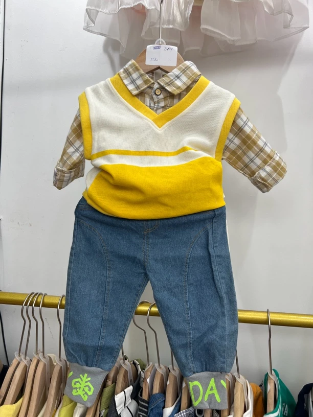 77109男童三件套套装