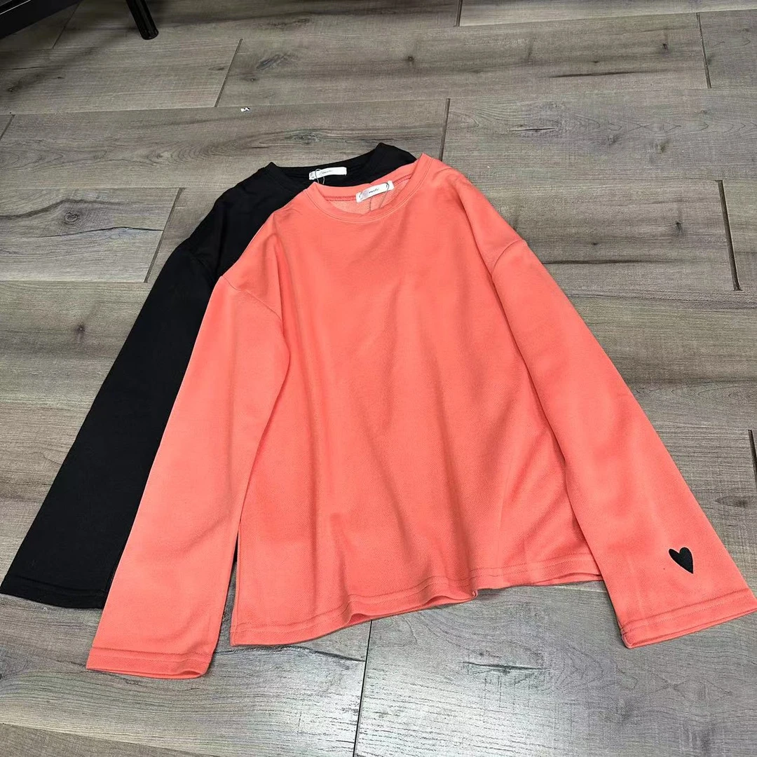 DY713-064圆领长袖袖口爱心标卫衣