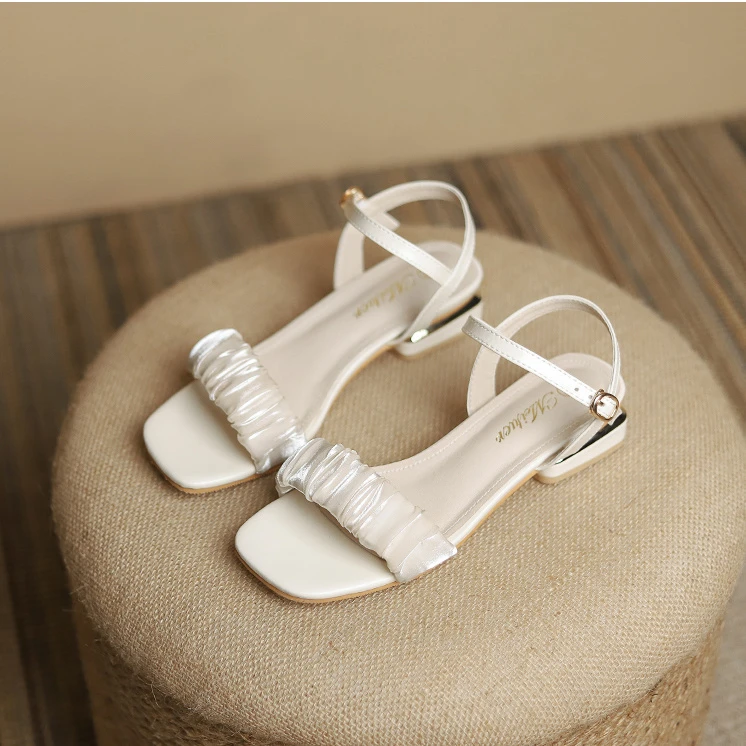 粗跟凉鞋女夏平底鞋子女2025年新款晚风软底气质时尚一字带低跟女