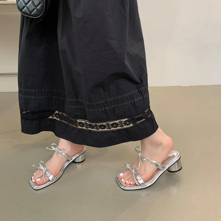 2024年夏新甜美细带蝴蝶结露趾仙女风一字拖气质凉拖鞋粗跟凉鞋女