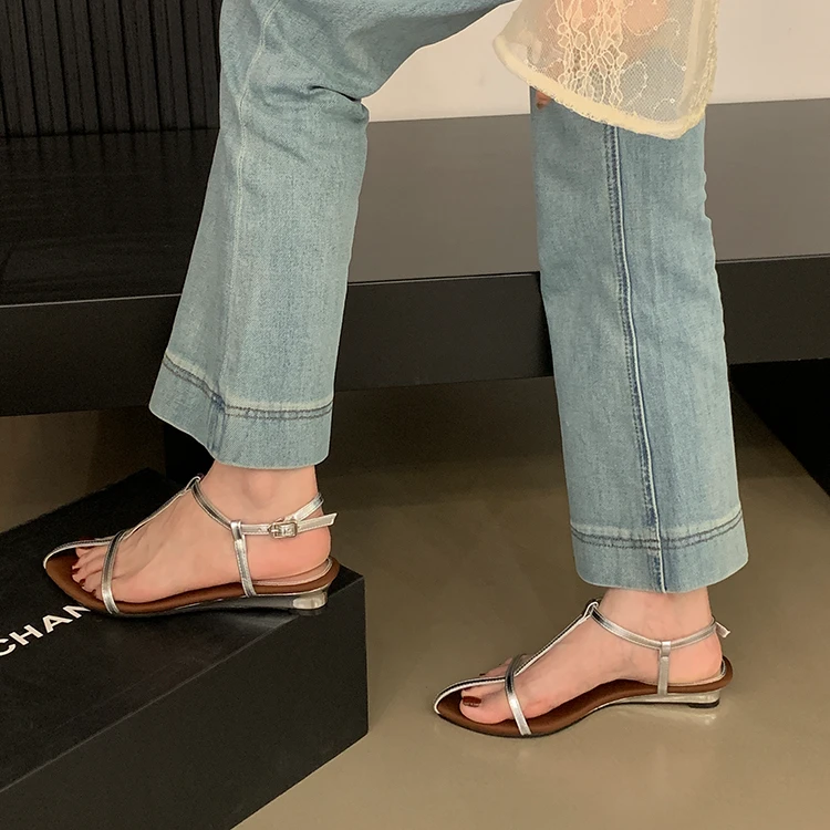 2024年夏季新款法式气质凉鞋女小众设计感时尚百搭复古风尖头坡跟
