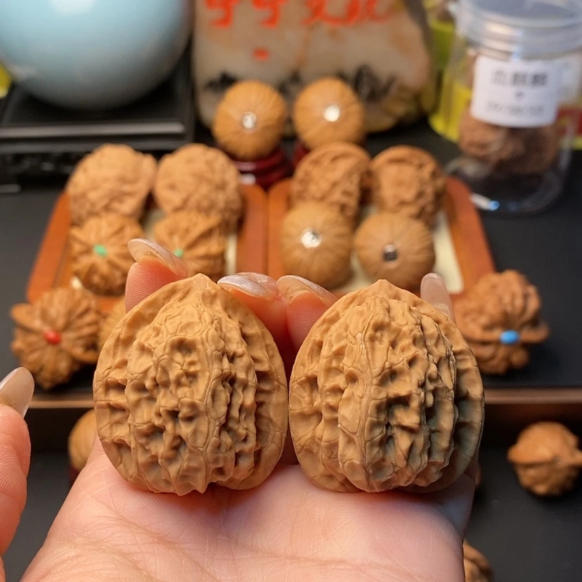 【闪购商品】文玩核桃吊坠梨木台