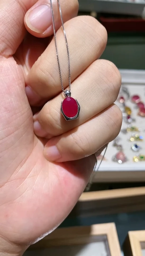 【闪购商品】红宝石颈饰银S925镶嵌吊坠
