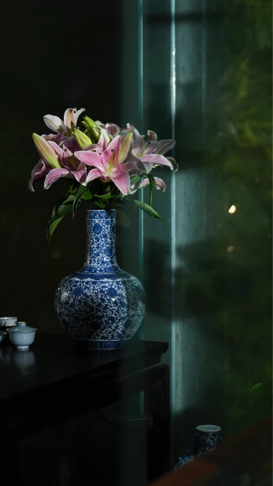 仿乾隆缠枝莲天球瓶景德镇青花缠枝莲天球瓶