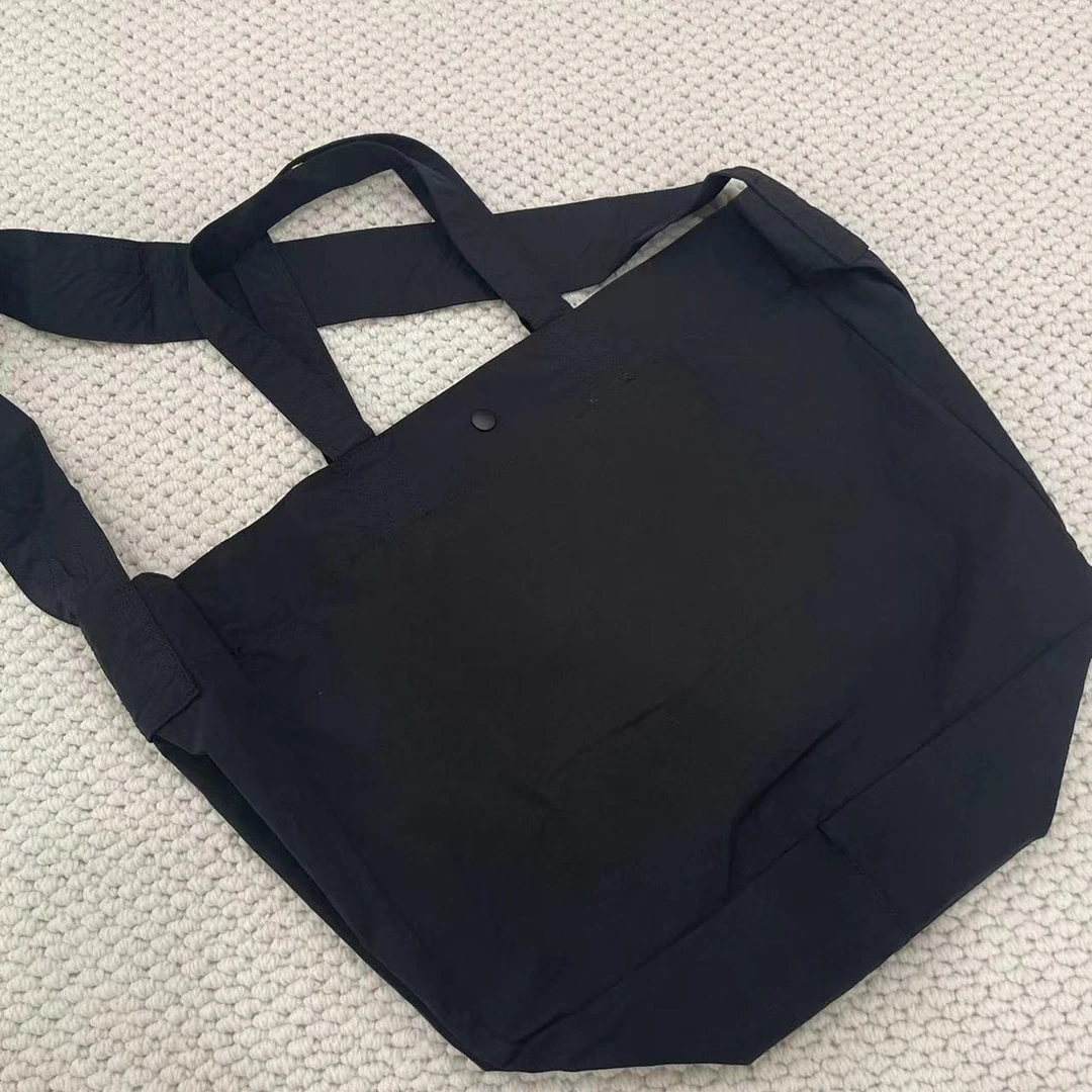 简经轻便黑色单肩斜挎包