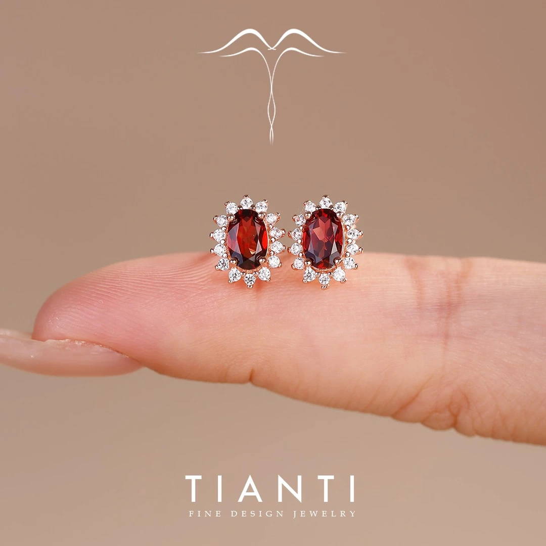 TIANTI/天缇戴妃耳钉 4*6mm 蛋形 天然鸽血红石榴石耳钉 S925银