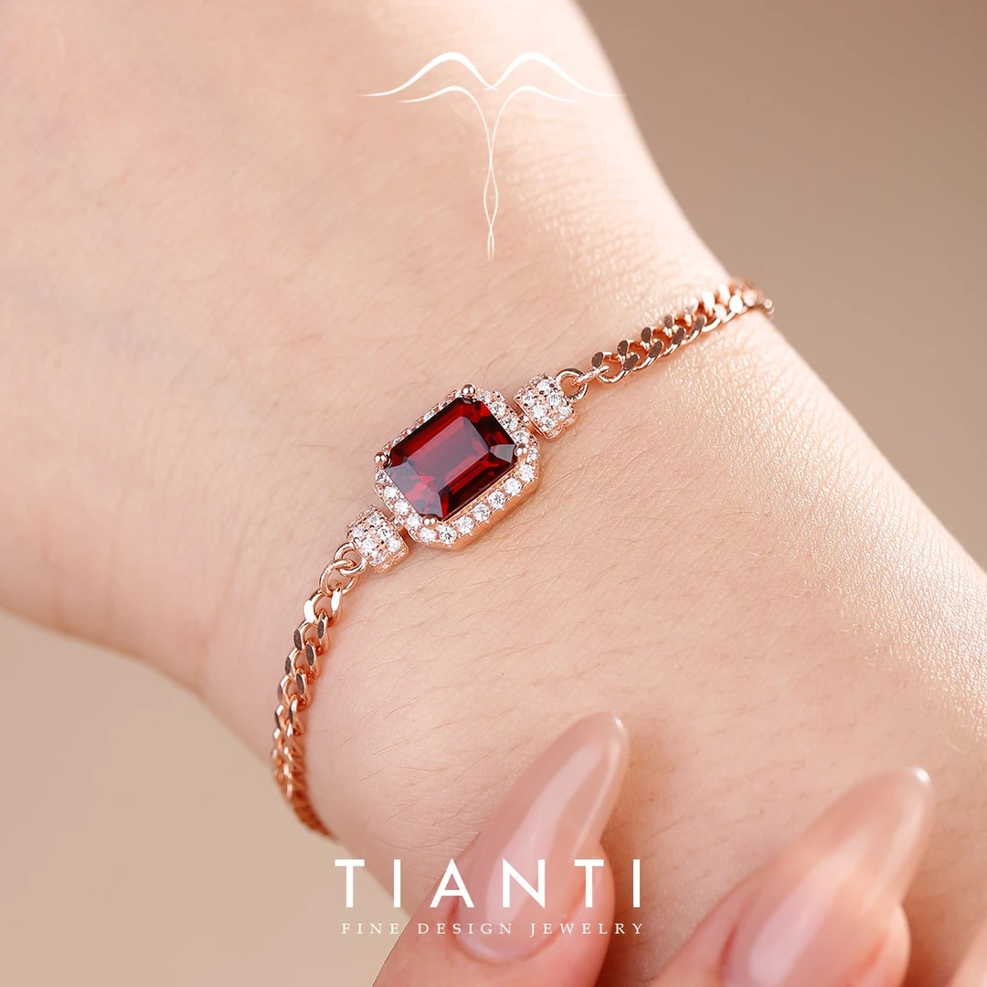 TIANTI/天缇【月光宝盒】7X9mm天然鸽血红石榴石素款气质手链S925银
