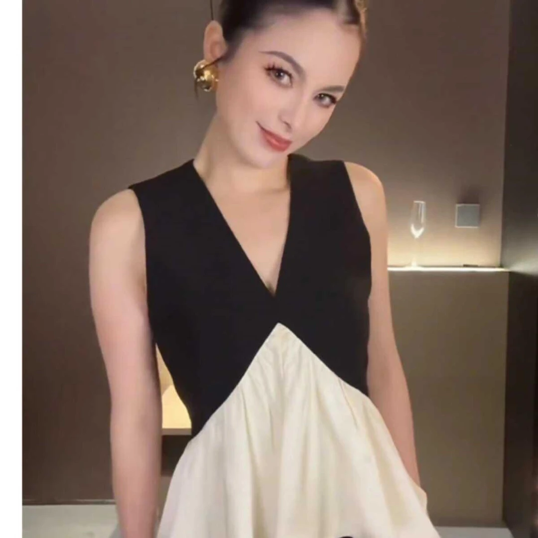 法式气质V领T恤女夏季新款时尚别致独特高级感撞色小衫无袖上衣潮