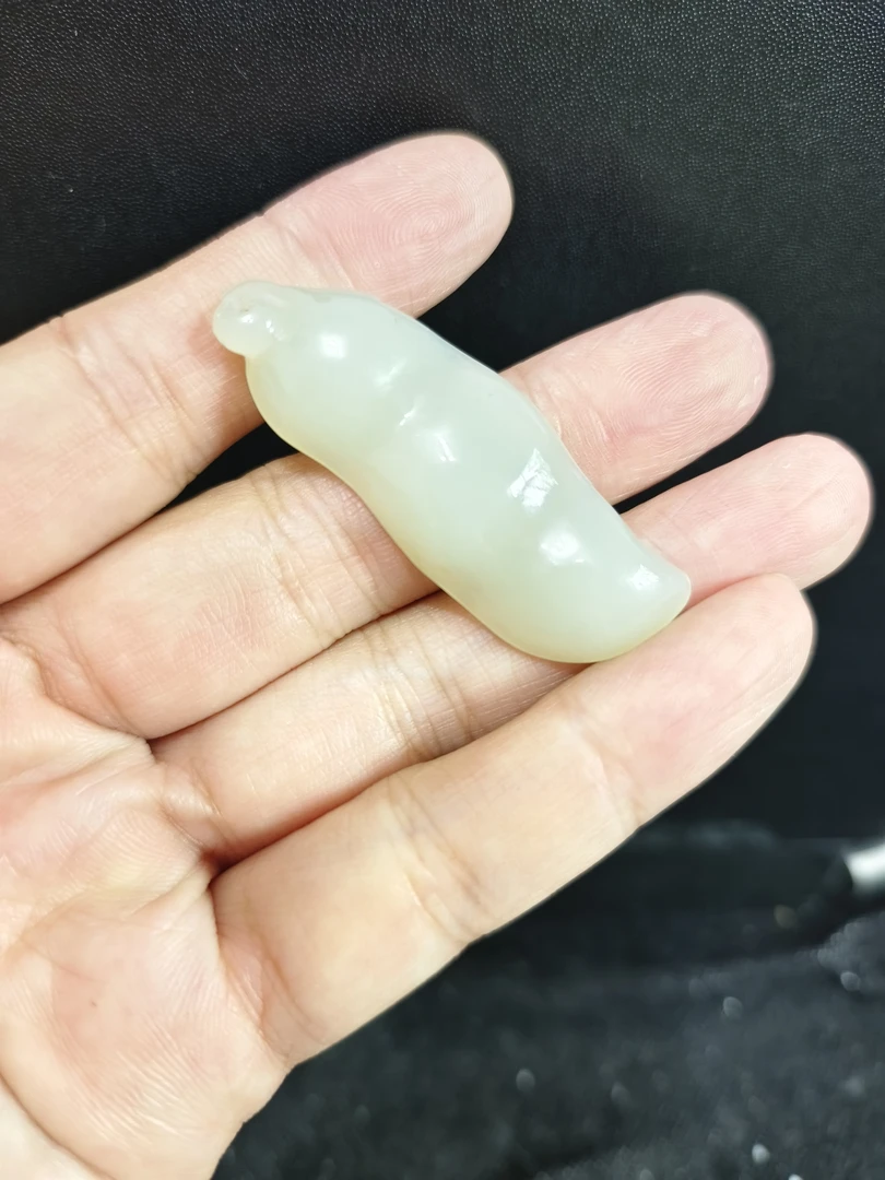 福豆精美吊坠和田玉材质