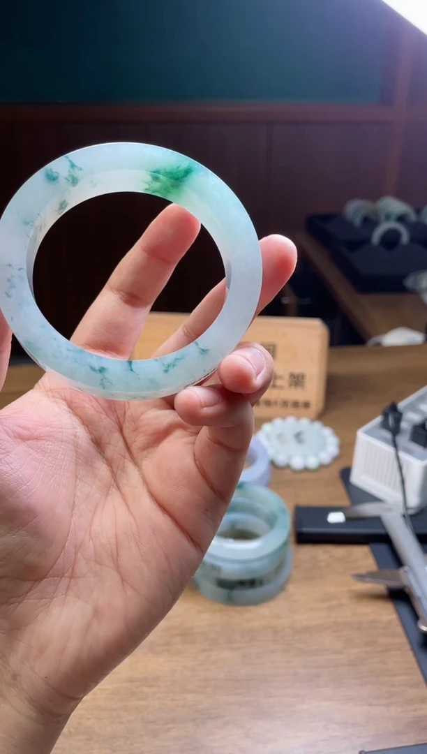 【闪购商品】定制翡翠手镯未镶嵌手镯定制