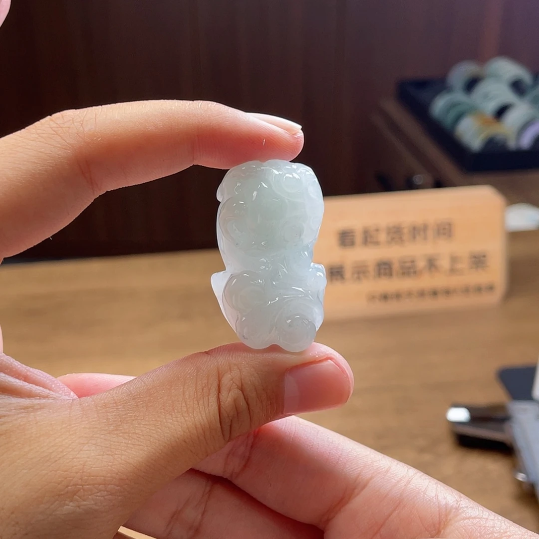 翡翠颈饰未镶嵌貔貅