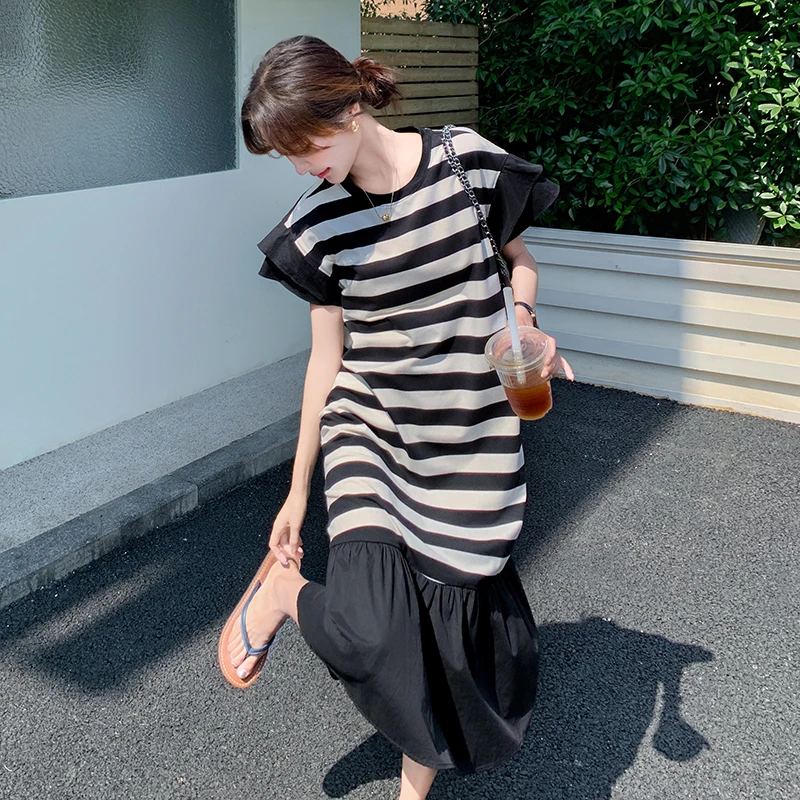 设计感黑白条纹时尚连衣裙女气质夏季新款飞飞袖宽松显瘦鱼尾长裙
