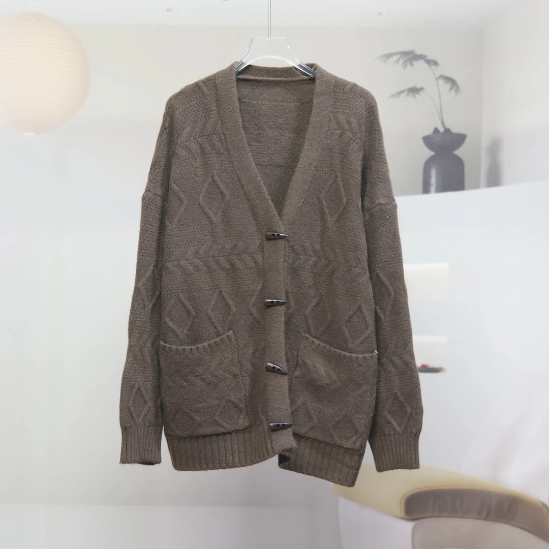 【7048】高品质原创设计咖啡色简约麻花牛角扣大V开衫蓝