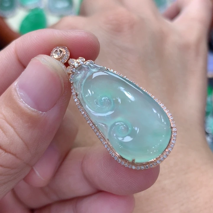 翡翠吊坠(不含链)18K金镶嵌