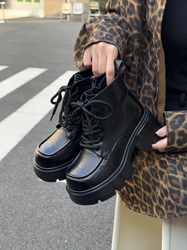 387-12达思图厚底2024秋冬新款英伦风百搭靴炸街短靴显腿长马丁靴