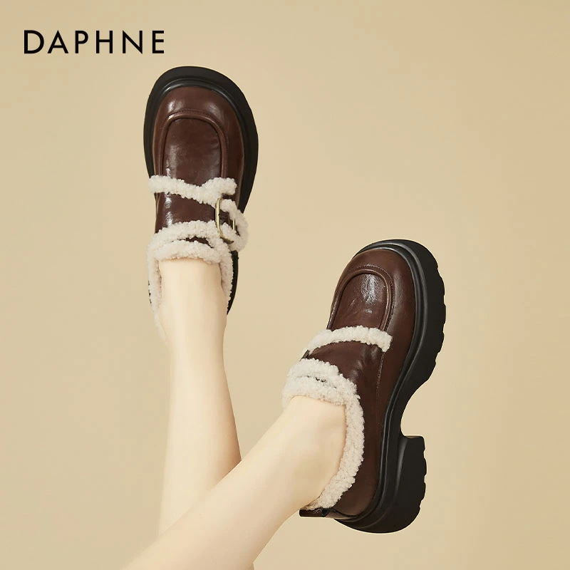 达芙妮英伦风厚底小皮鞋女jk单鞋子冬季新款加绒百搭学院风乐福鞋