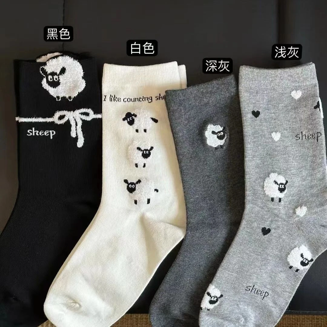 新款日系可爱小羊女中筒秋季薄款卡通ins返潮学院风百搭袜子黑白
