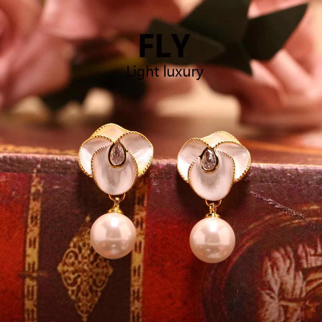 铜合金合成锆石耳饰 法式白色水滴花蕊大花瓣珠珠精致耳环-9299