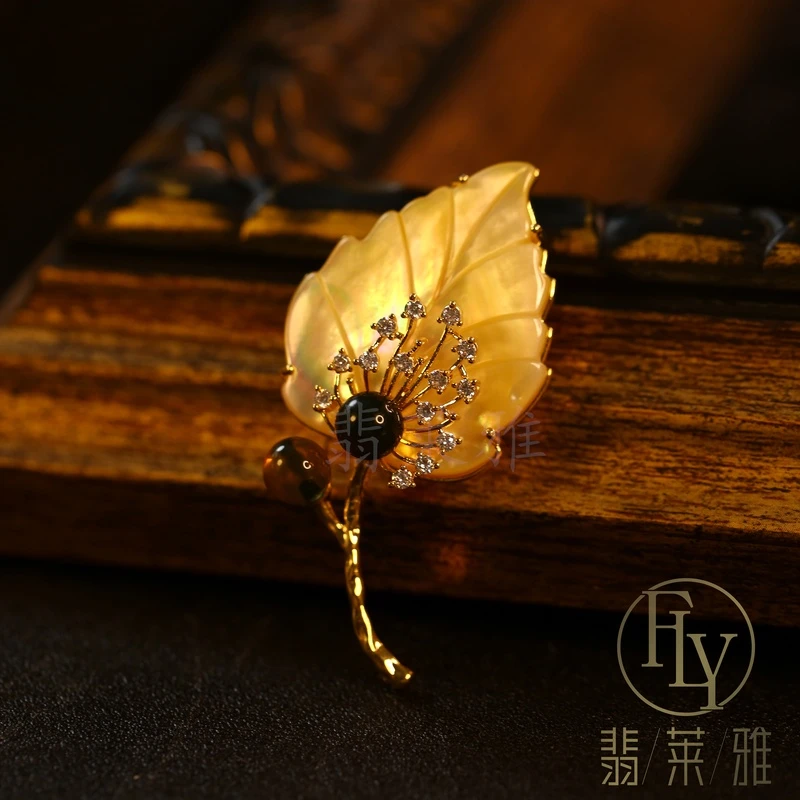 铜合金合成锆石胸针 翡莱雅 气质精致优雅高级黄贝树叶胸针-3613
