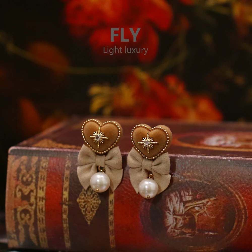 铜合金合成锆石耳饰 设计师款法式卡其色爱心蝴蝶结 耳环-9924