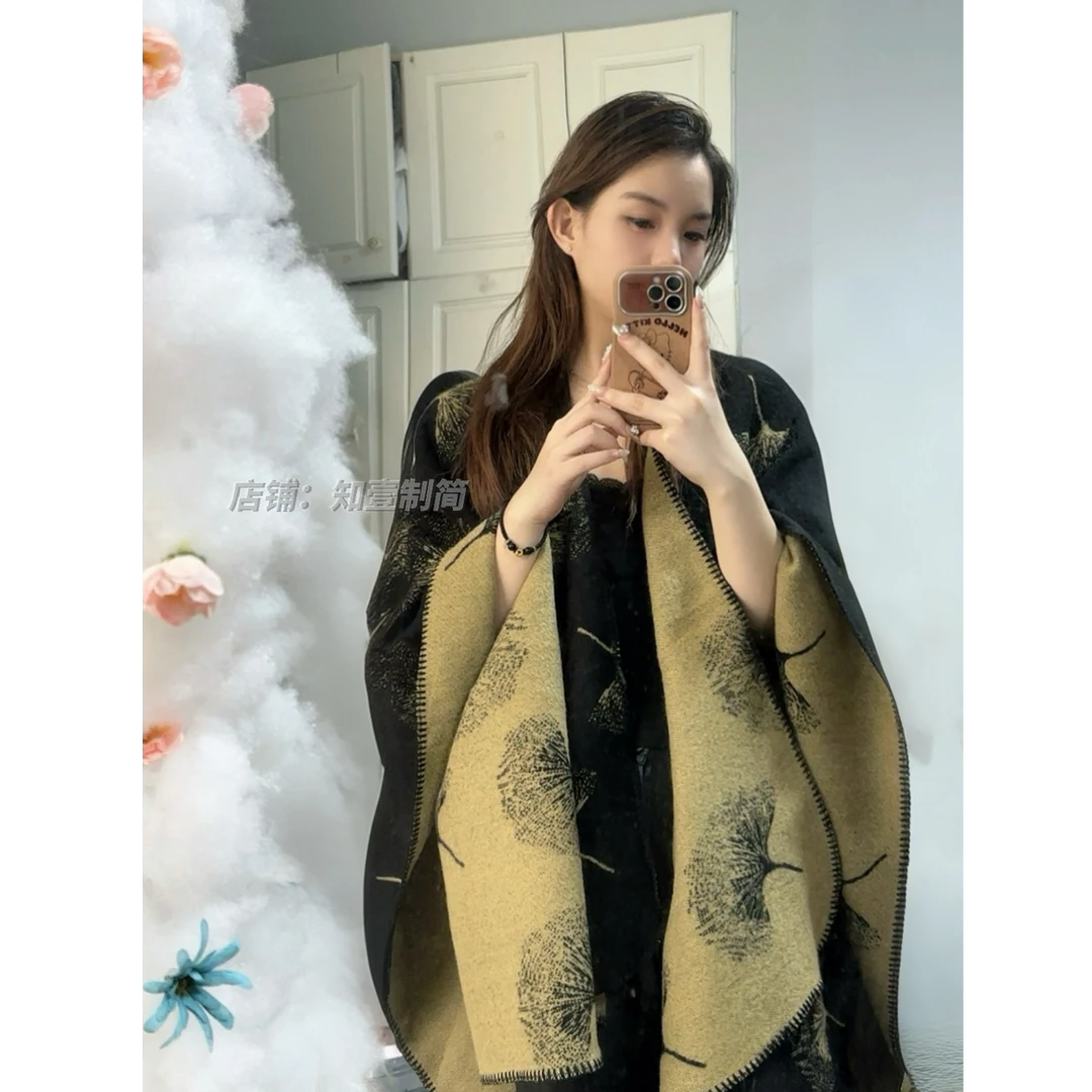 新中式老钱贵气千金仿羊绒国风披肩双面印花气质围巾外套秋·黑驼