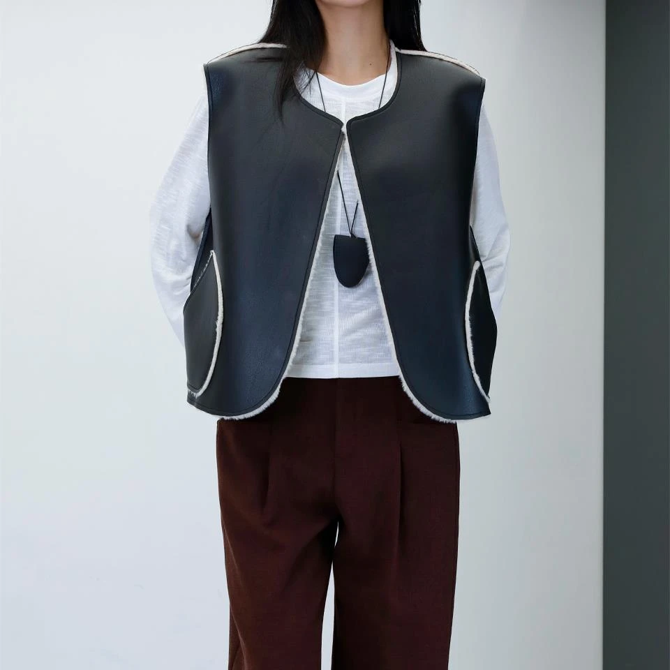 奕色【黑色皮毛一体马甲】素皮圆领