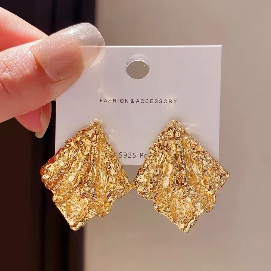 铜合金耳饰 复古褶皱金属冷耳钉淡风女小众设计感不规则夸张耳环