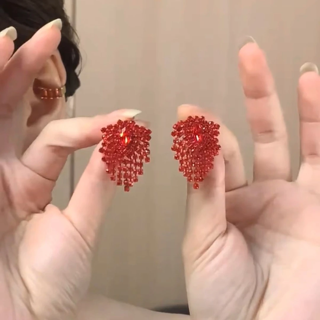 铜合金耳饰 时尚气质新年红短款流苏耳环高级感轻奢气质水钻耳饰