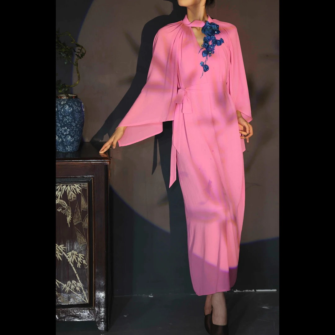 【慵懒风】XM夏季轻奢气质重工钉珠气质飘逸女装宽松V领斗篷连衣裙