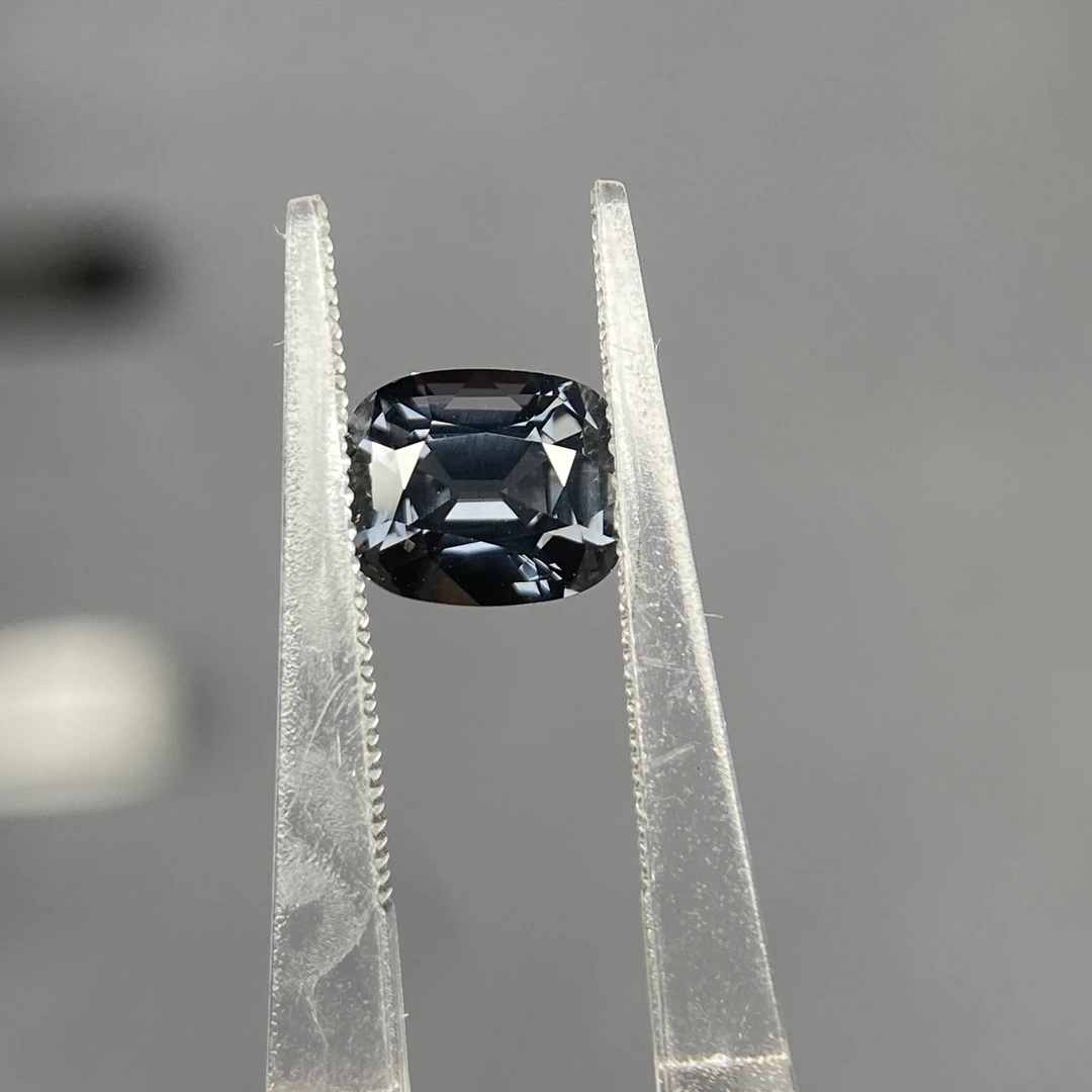 金属灰尖晶石1.5ct