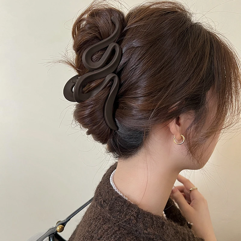 美拉德发饰大号磨砂抓夹大号高级感发夹女2025新款后脑勺鲨鱼夹