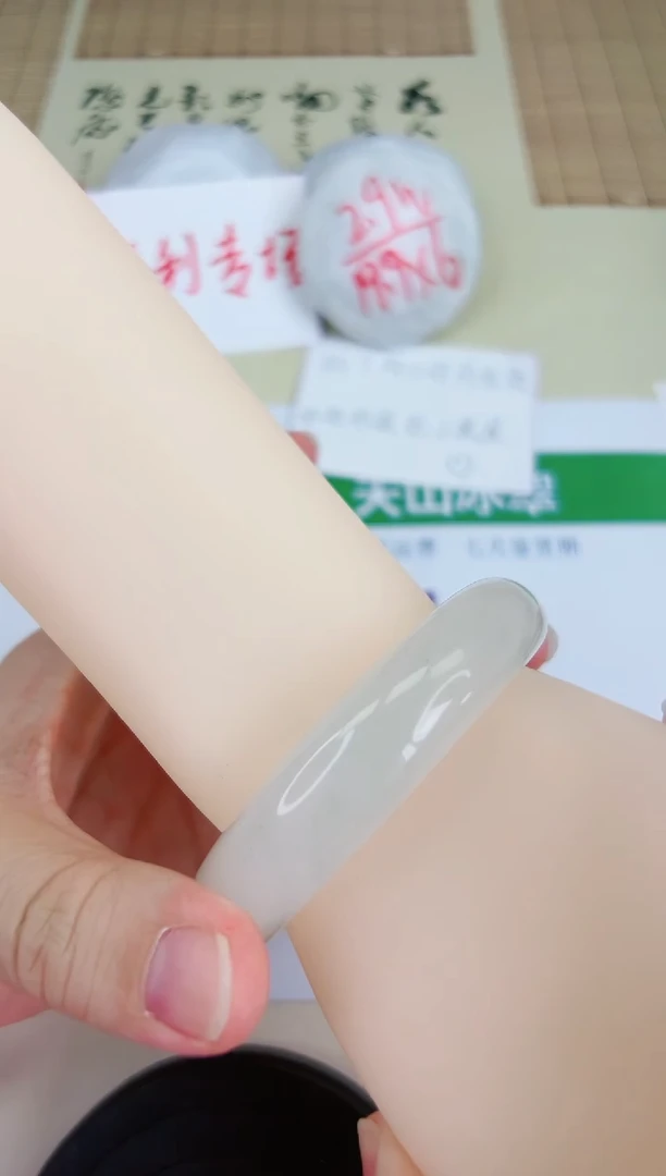 【闪购商品】石英质玉手镯未镶嵌126