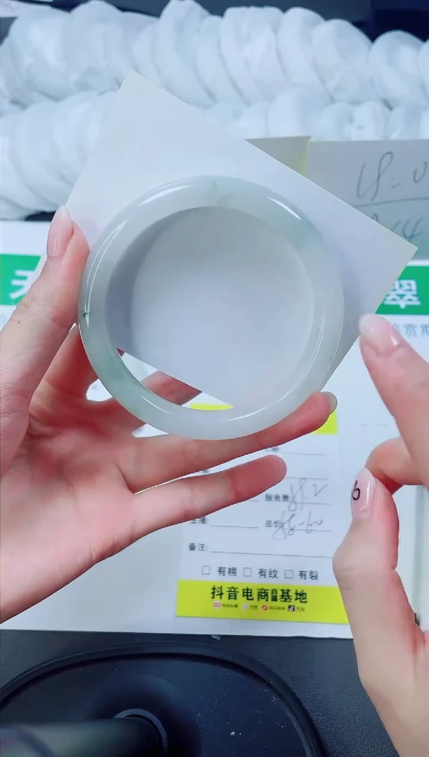 【闪购商品】石英质玉手镯未镶嵌90
