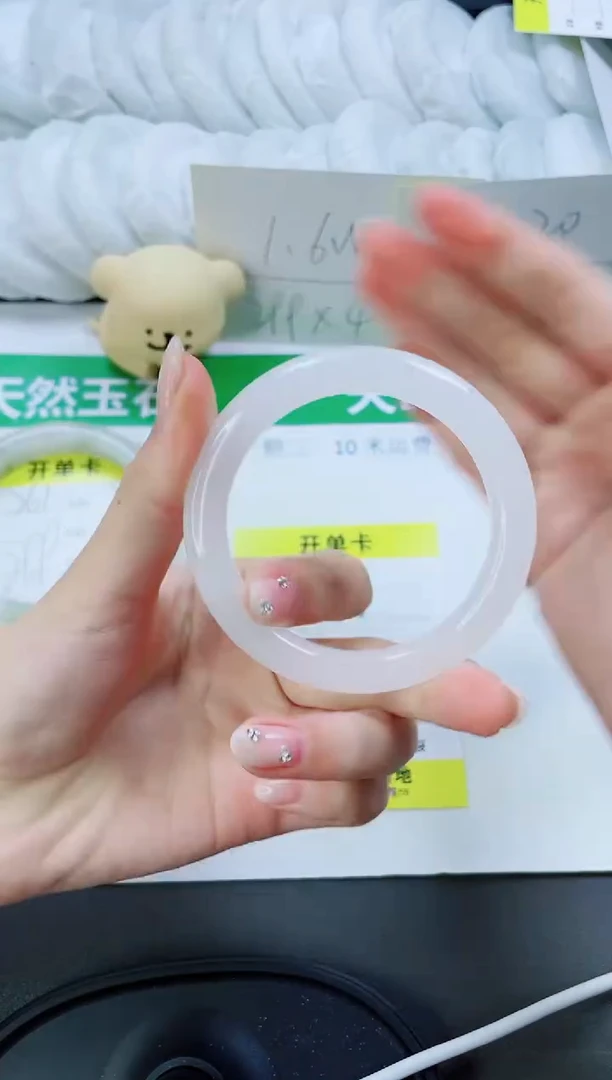 【闪购商品】石英质玉手镯未镶嵌262
