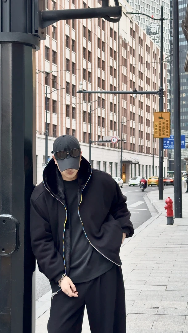 瞎穿的包 冬季加绒双面穿连帽卫衣外套 宽松版型 简单高级纯色