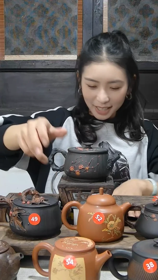 【闪购商品】陶瓷微微瑕梅花壶01