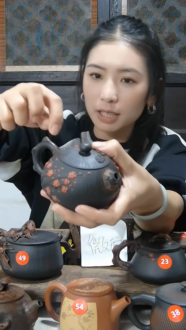 【闪购商品】陶瓷微微瑕梅花壶29,210CC