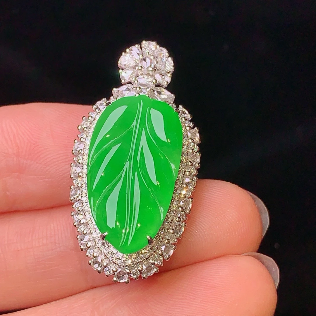 18k金钻镶嵌满绿树叶吊坠 精致时尚气质妈妈