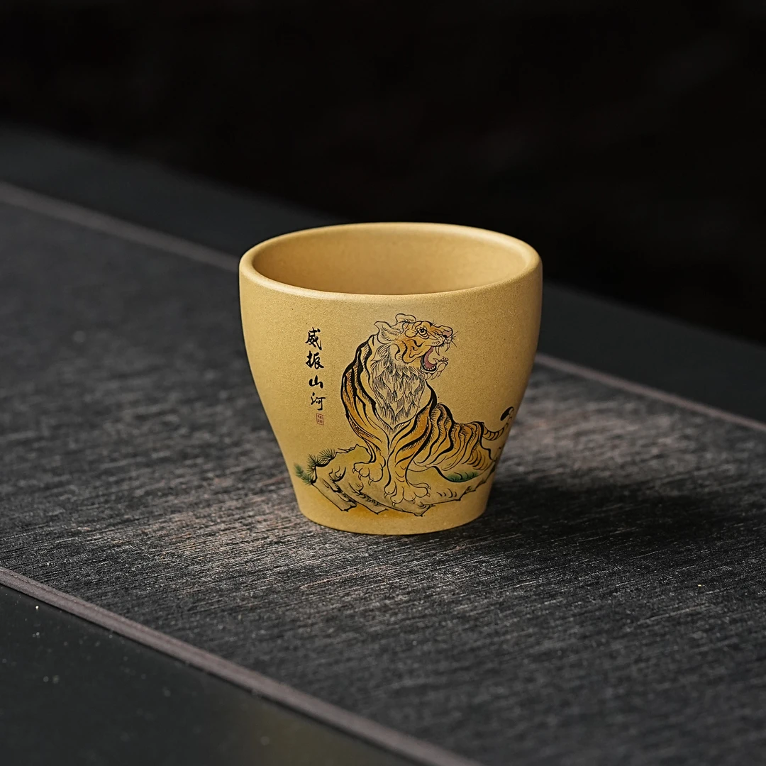 宜兴原矿黄金段手工彩绘上山虎紫砂主人杯 TM 5160 A彩绘