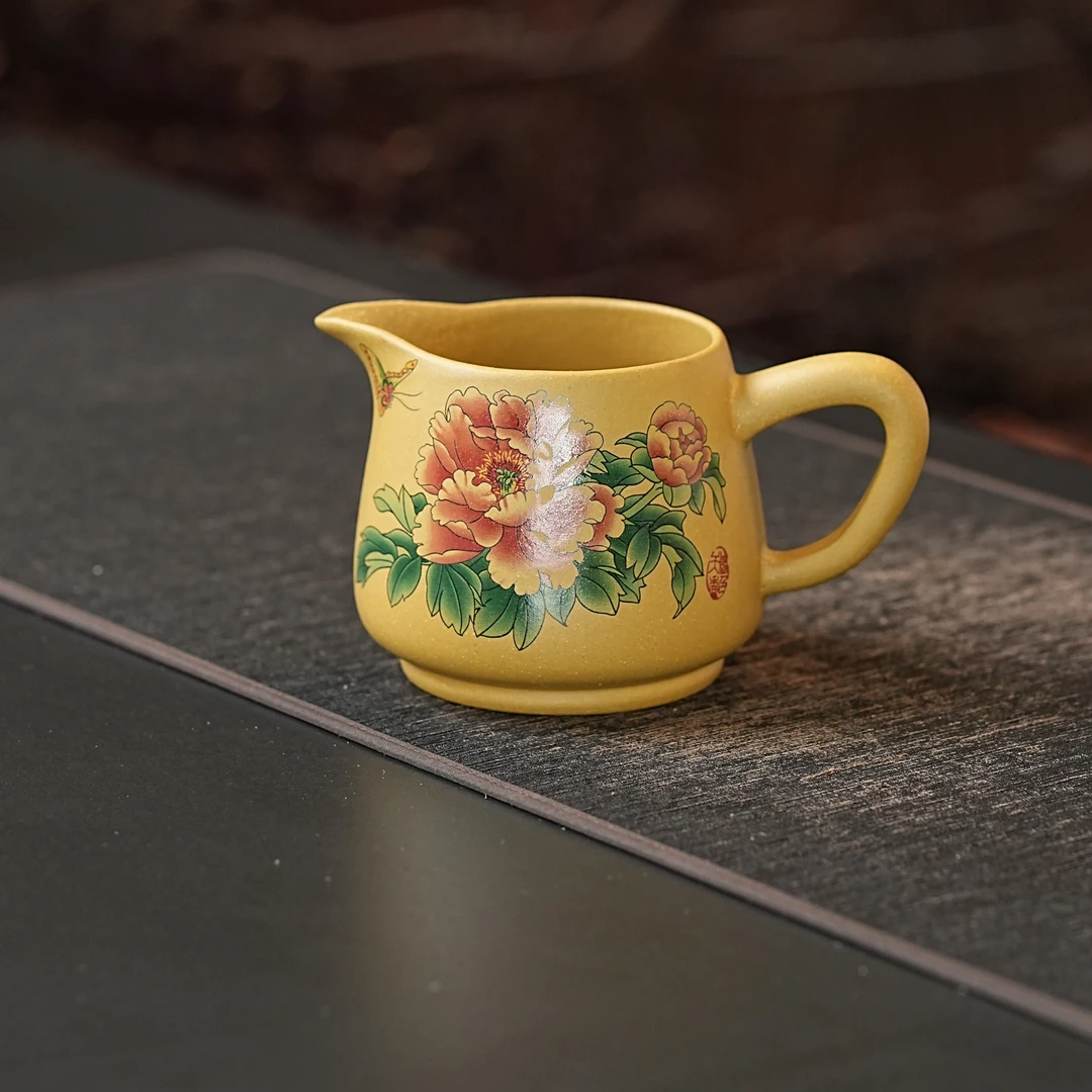 宜兴原矿黄金段泥手工刻绘手绘牡丹花紫砂公道杯 YX 738