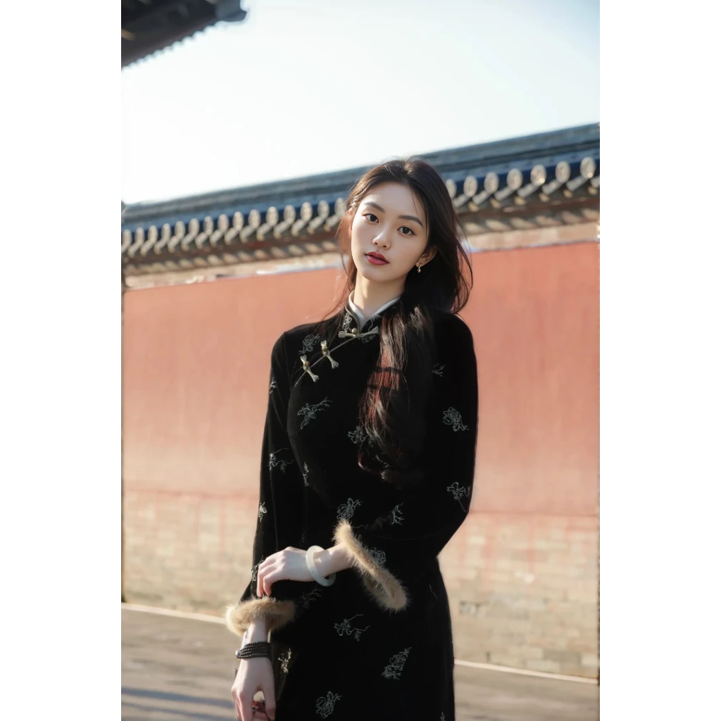 高端精致复古高级感新中式国风旗袍烫金丝绒修身连衣裙2024年秋冬