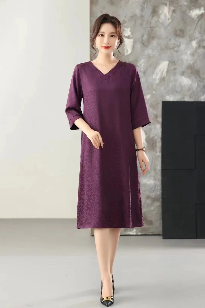 2688 紫蔷薇提花刺绣连衣裙