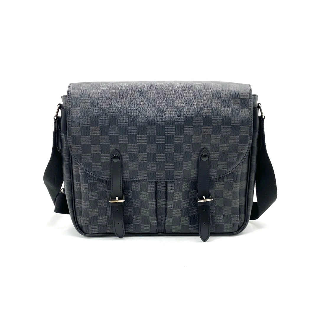 95新 LouisVuitton/路易威登 黑棋盘格双扣邮差包 尺寸33/27