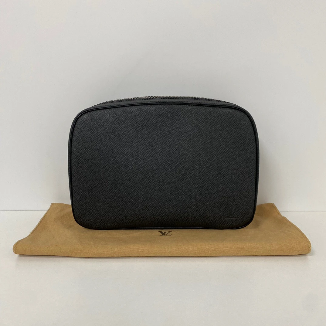 99新 LouisVuitton/路易威登 黑色全皮手拿包 尺寸26/17