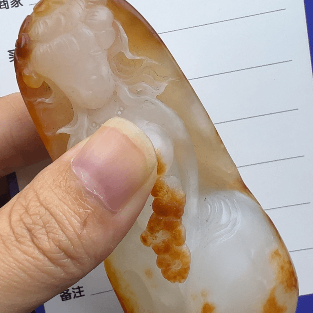 和田玉挂件未镶嵌人****）