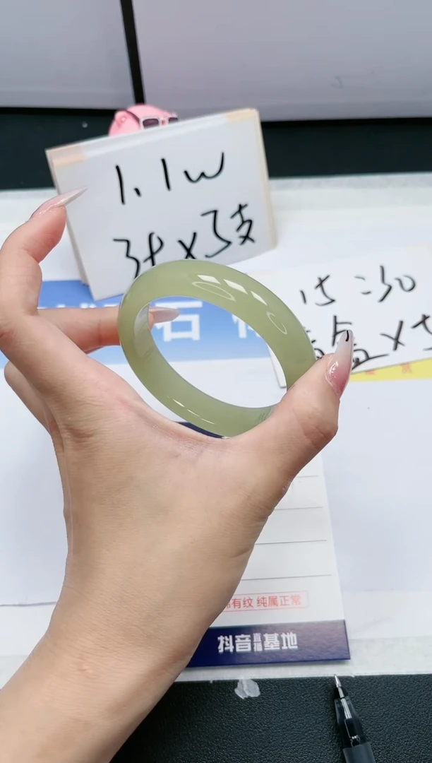 【闪购商品】石英质玉手镯未镶嵌149-56.4