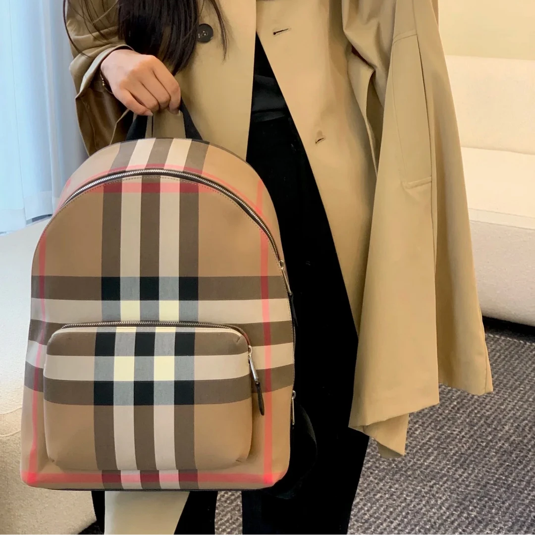 【双十二好礼】博柏利 灰褐色纺织格纹装饰拉链配口袋双肩包